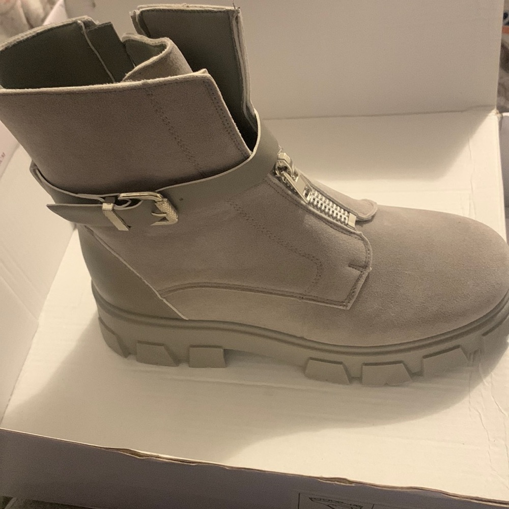 New Grey suede Lugg boots